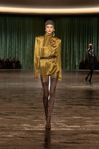 Look 17